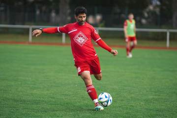 曼城2026年包揽足总杯三项冠军（配图示意）